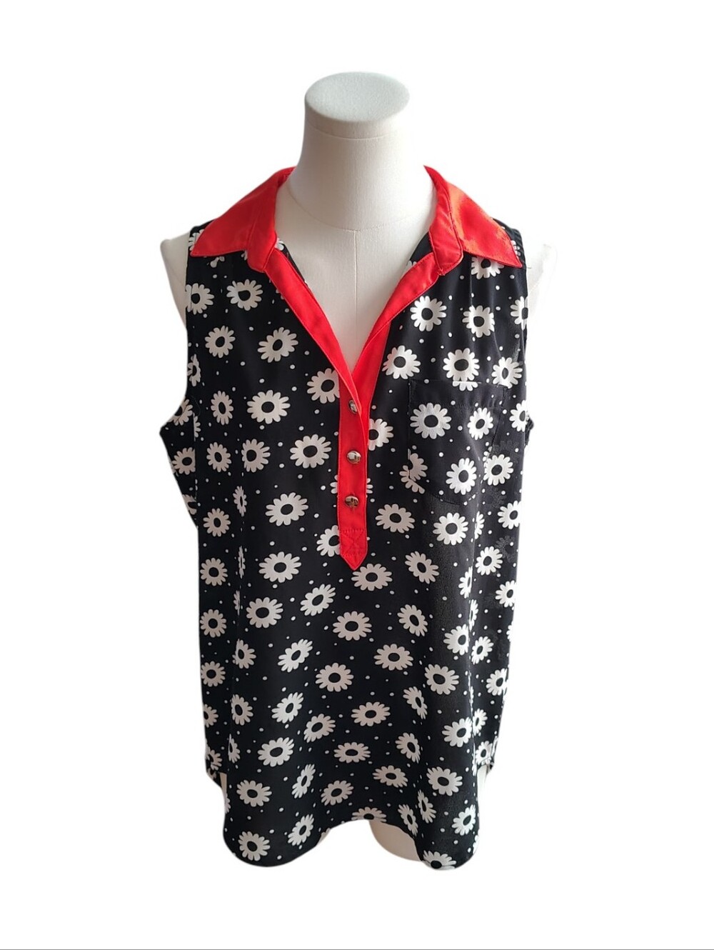 Y2K HeartSoul Black and White Sleeve Daisy Floral Blouse Red Trim Size Medium